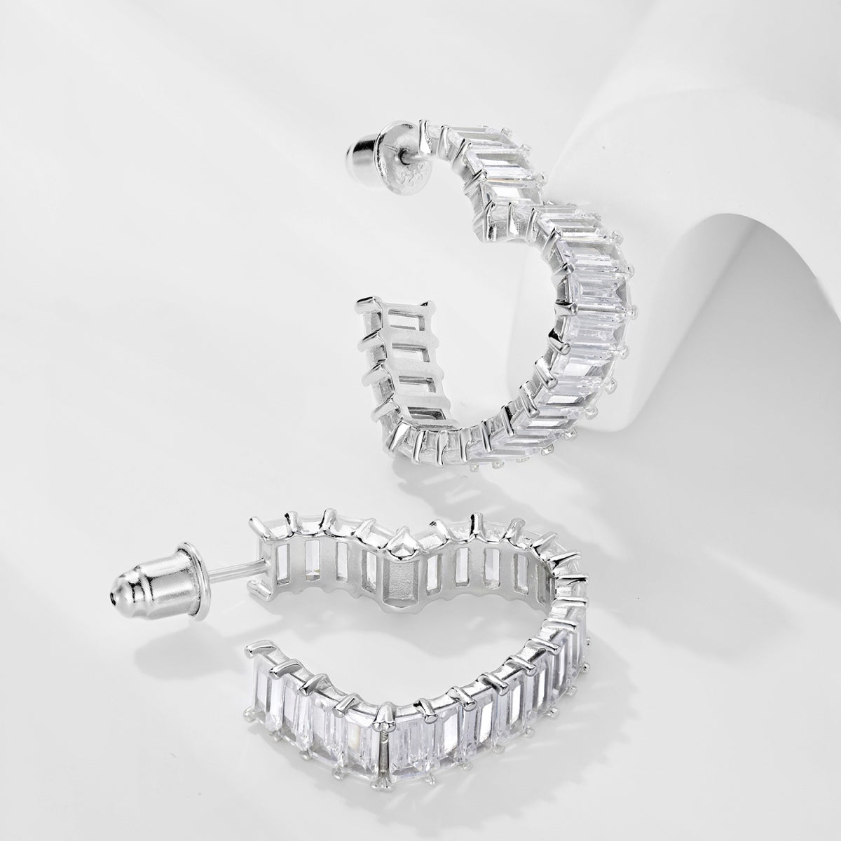 [Max Jewelry ]Radiant Heart Cutout Earrings