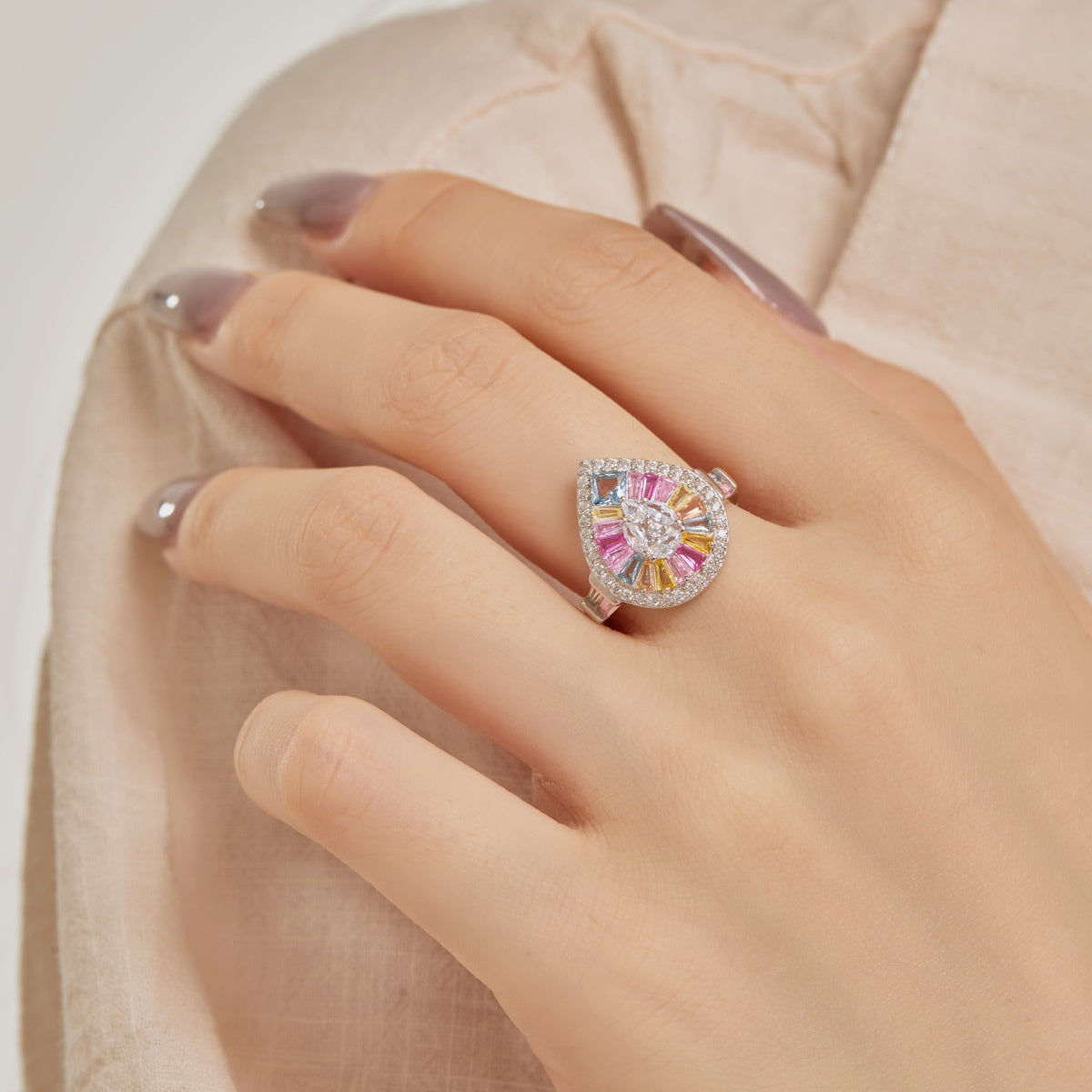 [Max Jewelry ]Elegant Colorful Water Drop Shape Banquet Ring