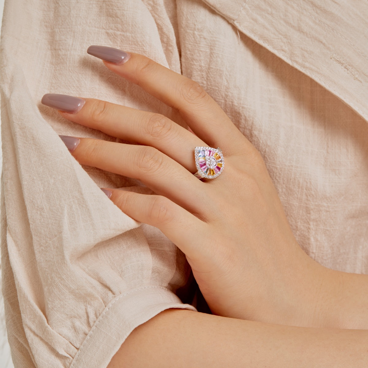 [Max Jewelry ]Elegant Colorful Water Drop Shape Banquet Ring