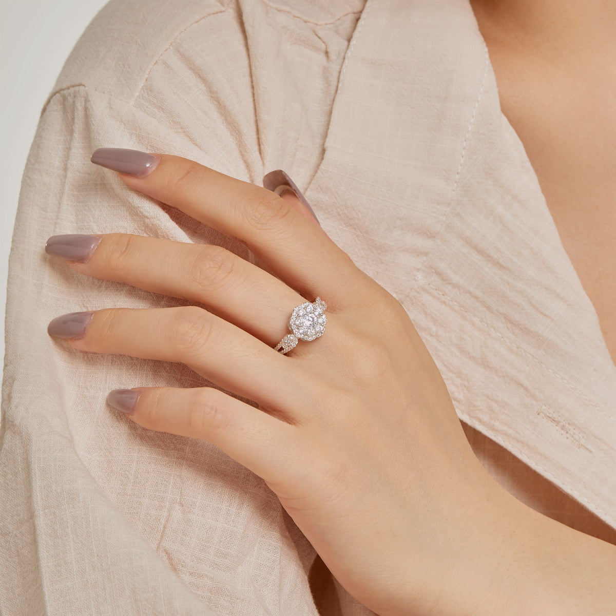 [Max Jewelry ]Delicate Colorful Round Cut Flower Shape Wedding Ring