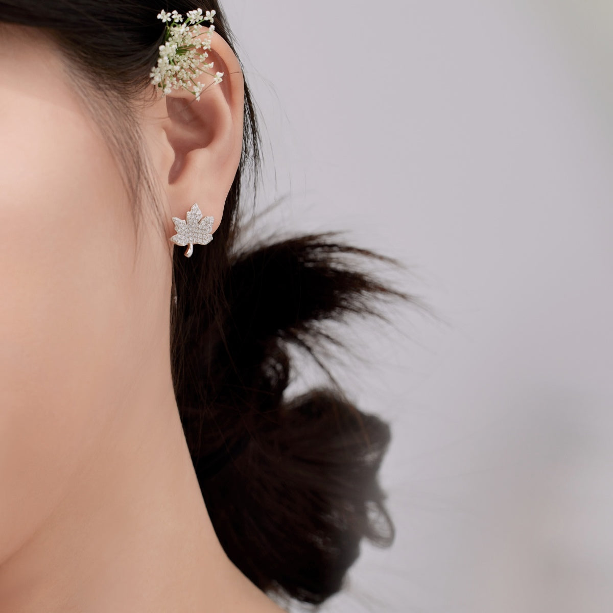 [Max Jewelry ]Exquisite Maple Leaf Design Earrings