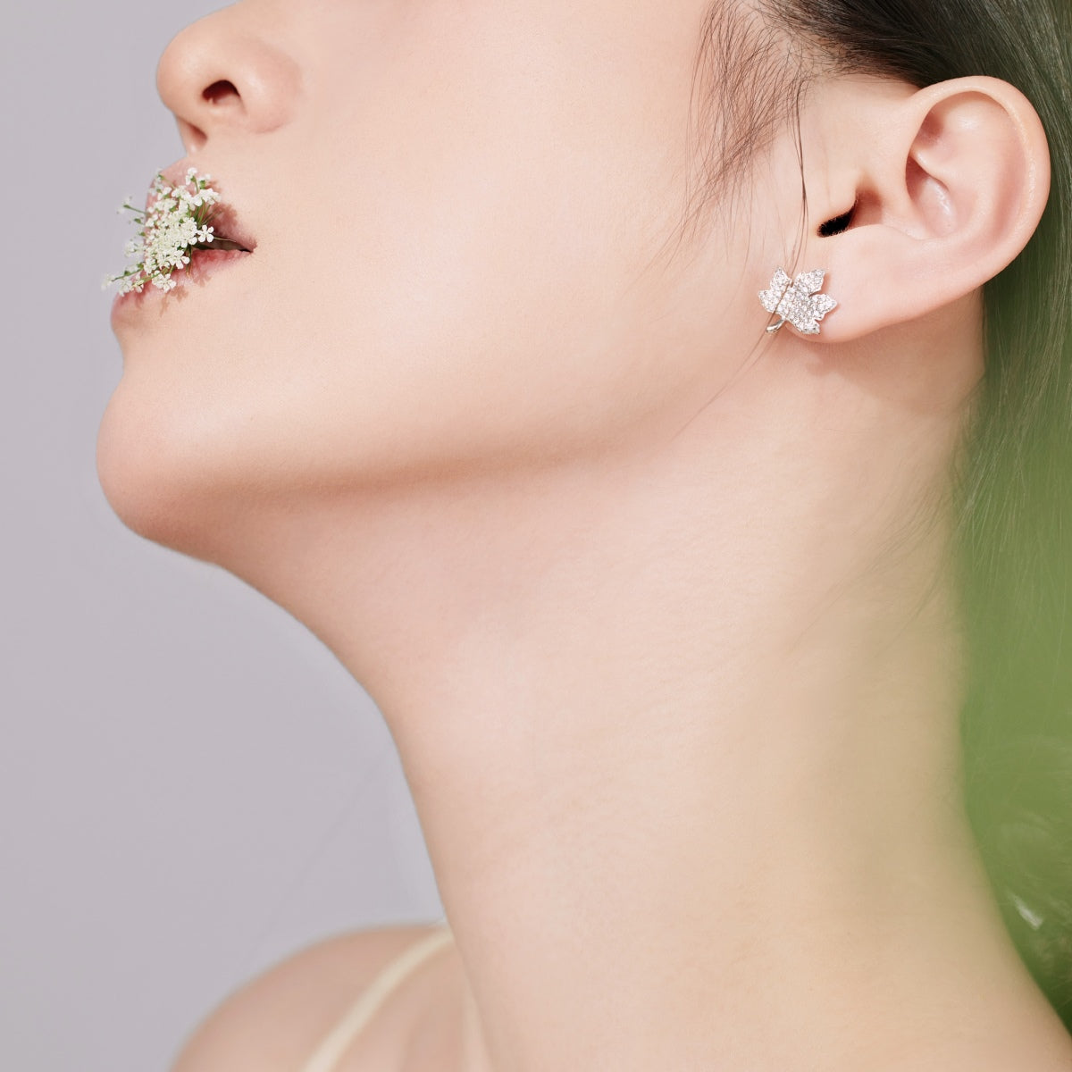 [Max Jewelry ]Exquisite Maple Leaf Design Earrings