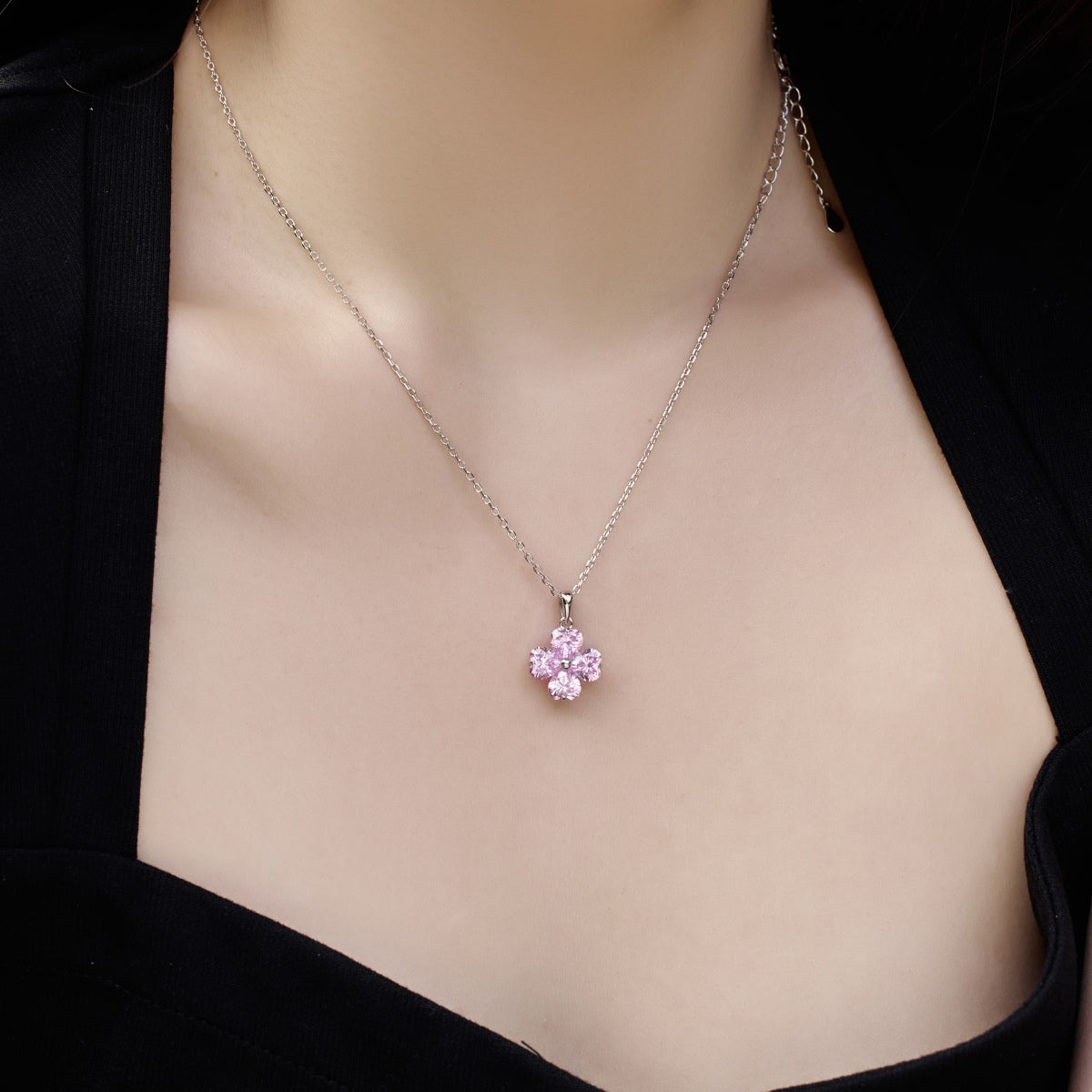 [Max Jewelry ]Heart-Shaped Four-Leaf Clover Bead Necklace