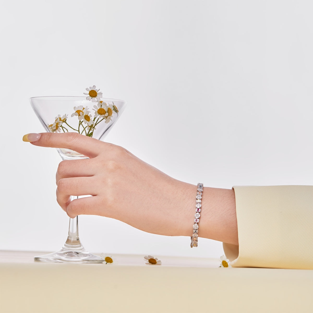 [Max Jewelry ]Dazzling Radiant Multi Cut Daily Bracelet