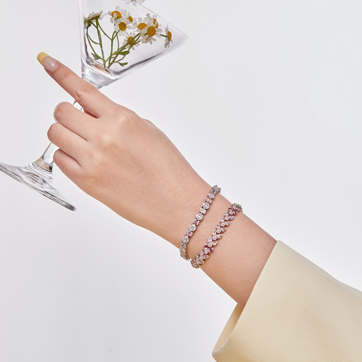 [Max Jewelry ]Dainty Exquisite Flower Shape Daily Bracelet