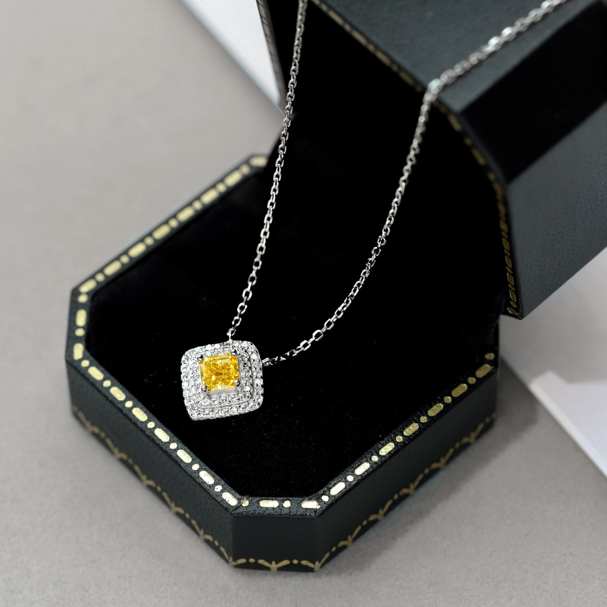 [Max Jewelry ]Sparkling Asscher Cut Necklace