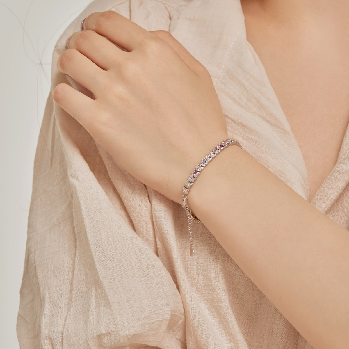 [Max Jewelry ]Delicate Colorful Multi Cut Daily Bracelet