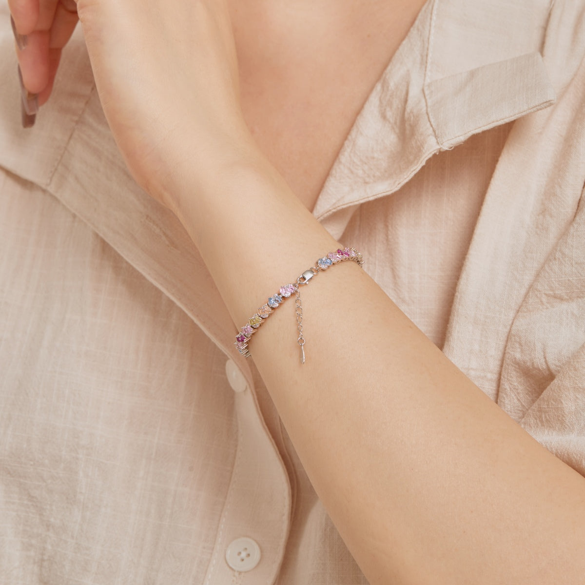 [Max Jewelry ]Ornate Colorful Flower Shape Party Bracelet