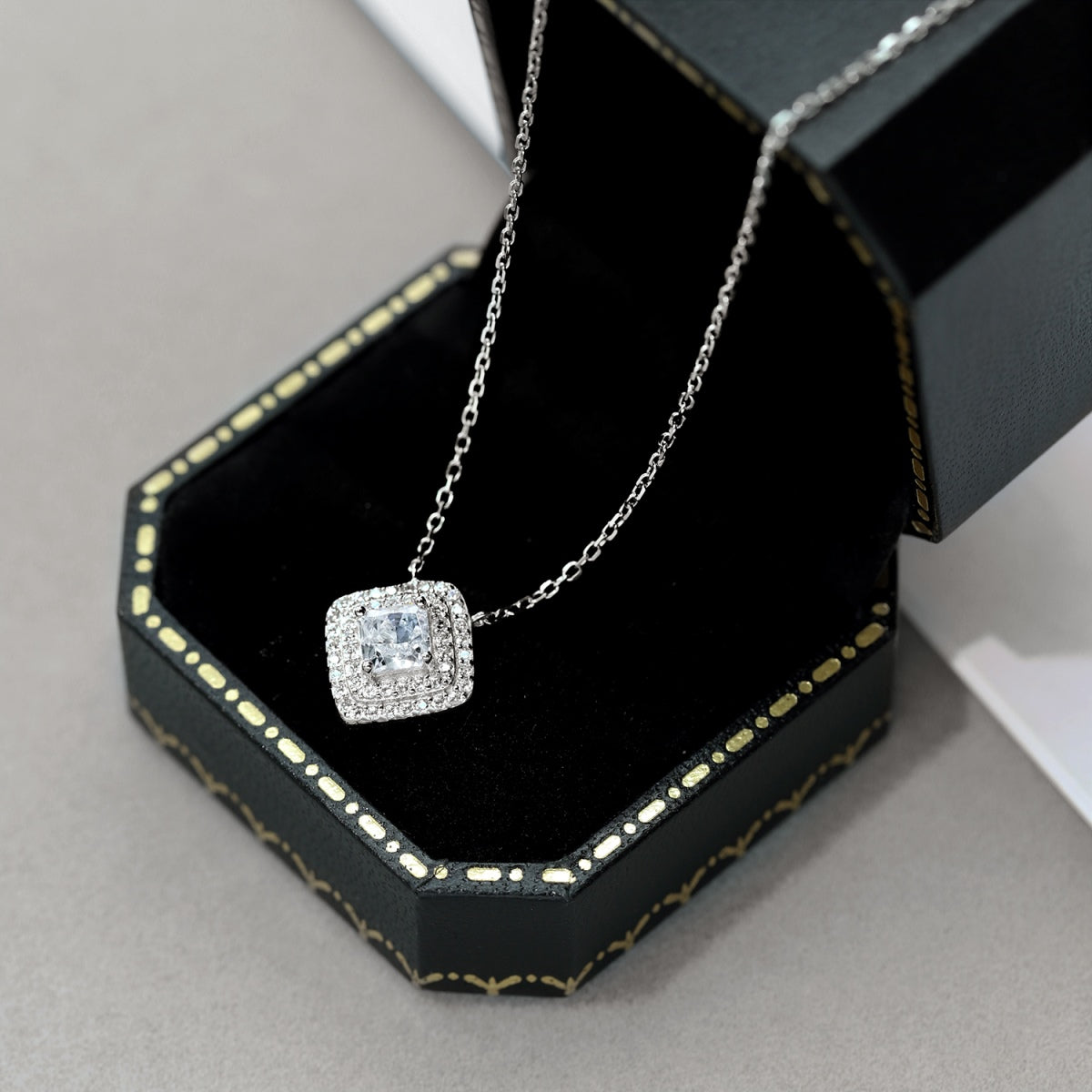 [Max Jewelry ]Sparkling Asscher Cut Necklace