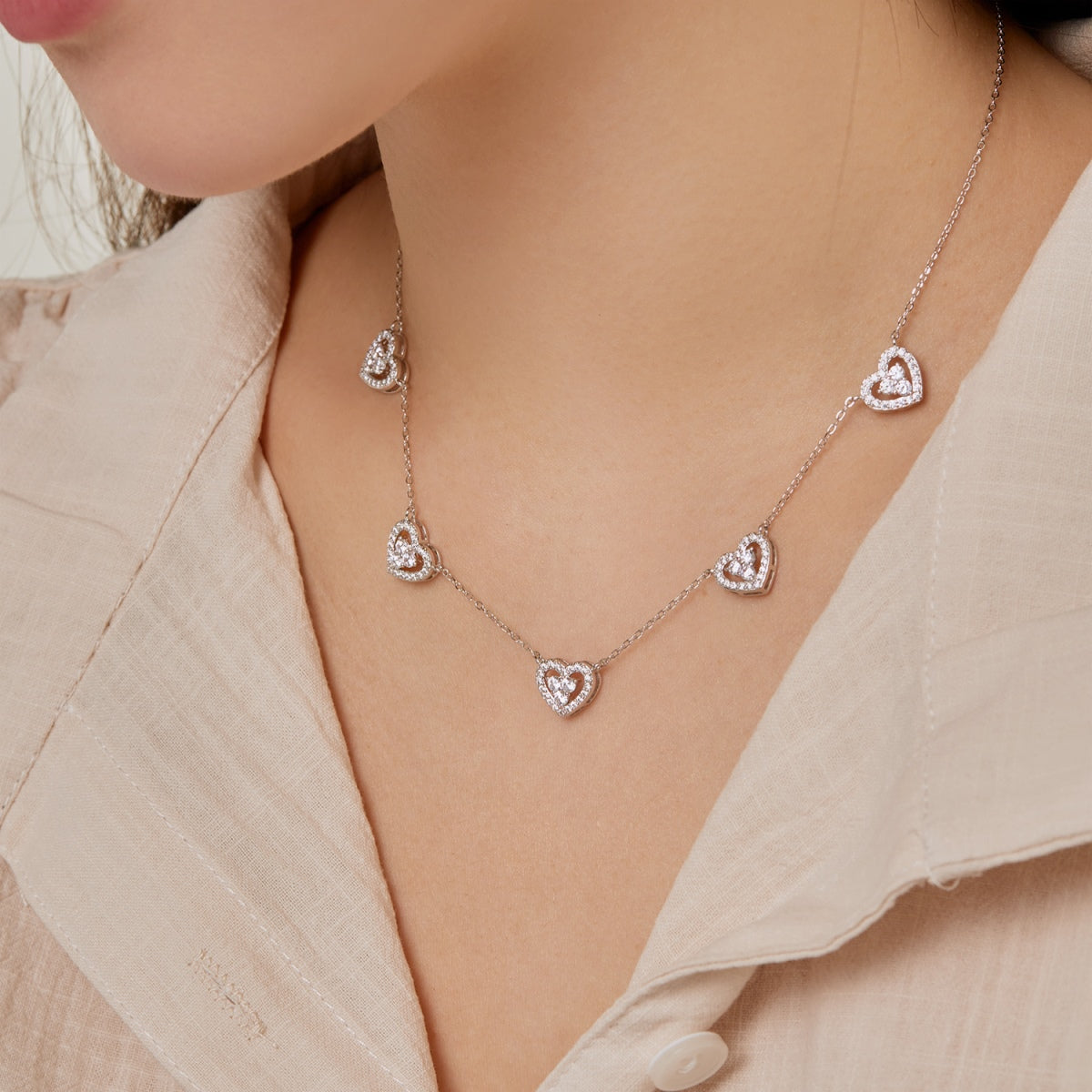 [Max Jewelry ]Sparkling Five Heart Necklace