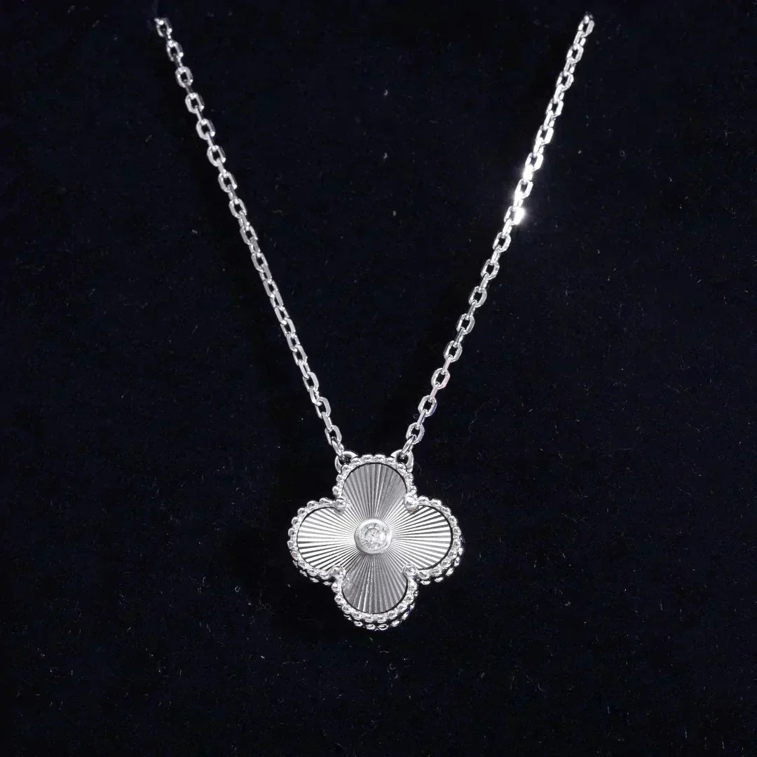 [Max Jewelry ]CLOVER  15MM DIAMOND LASER NECKLACE SILVER