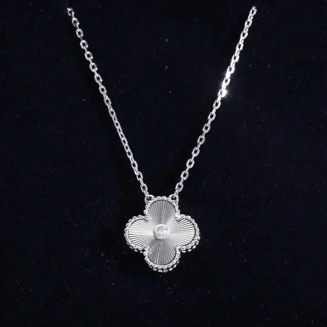 [Plus&Max]CLOVER  15MM DIAMOND LASER NECKLACE SILVER