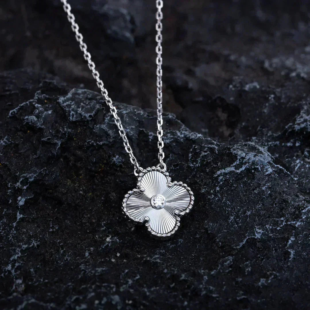 [Max Jewelry ]CLOVER  15MM DIAMOND LASER NECKLACE SILVER