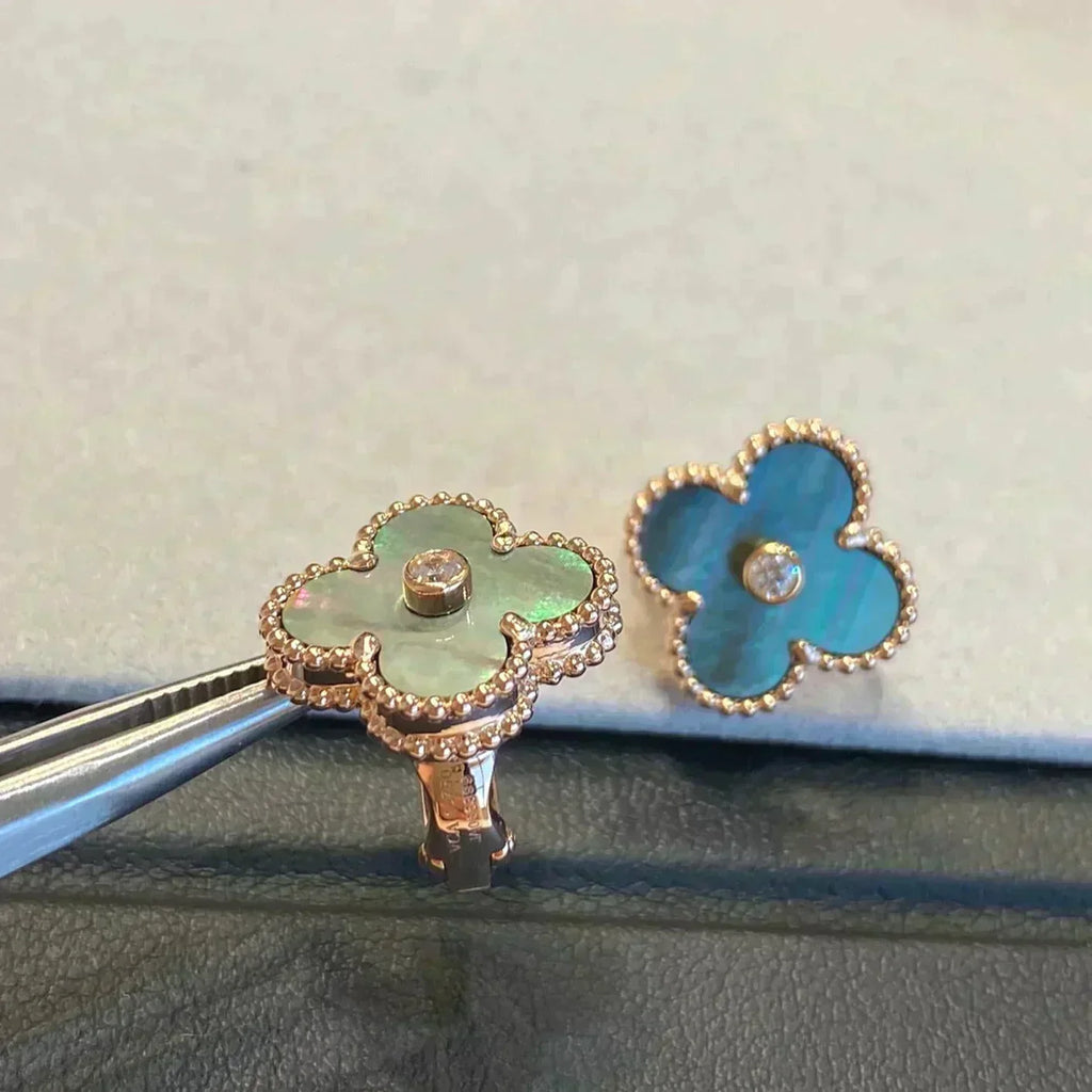 [Plus&Max]CLOVER MEDIUM 1 MOTIFS GRAY MOP  DIAMOND EARRINGS