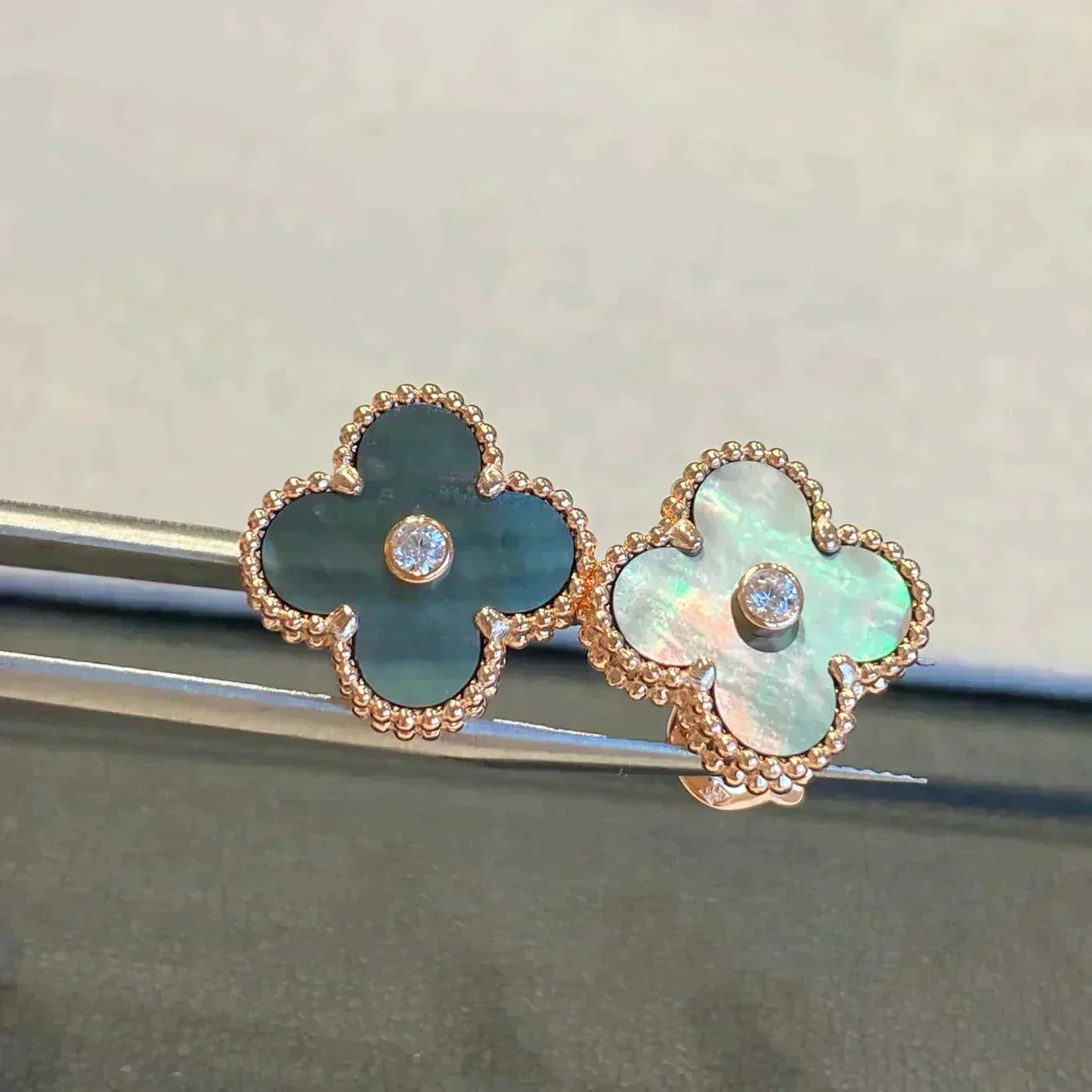 [Max Jewelry ]CLOVER MEDIUM 1 MOTIFS GRAY MOP  DIAMOND EARRINGS