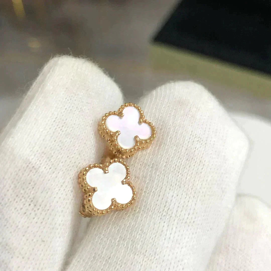 [Max Jewelry ]CLOVER MINI 9.5MM WHITE MOP EARRINGS