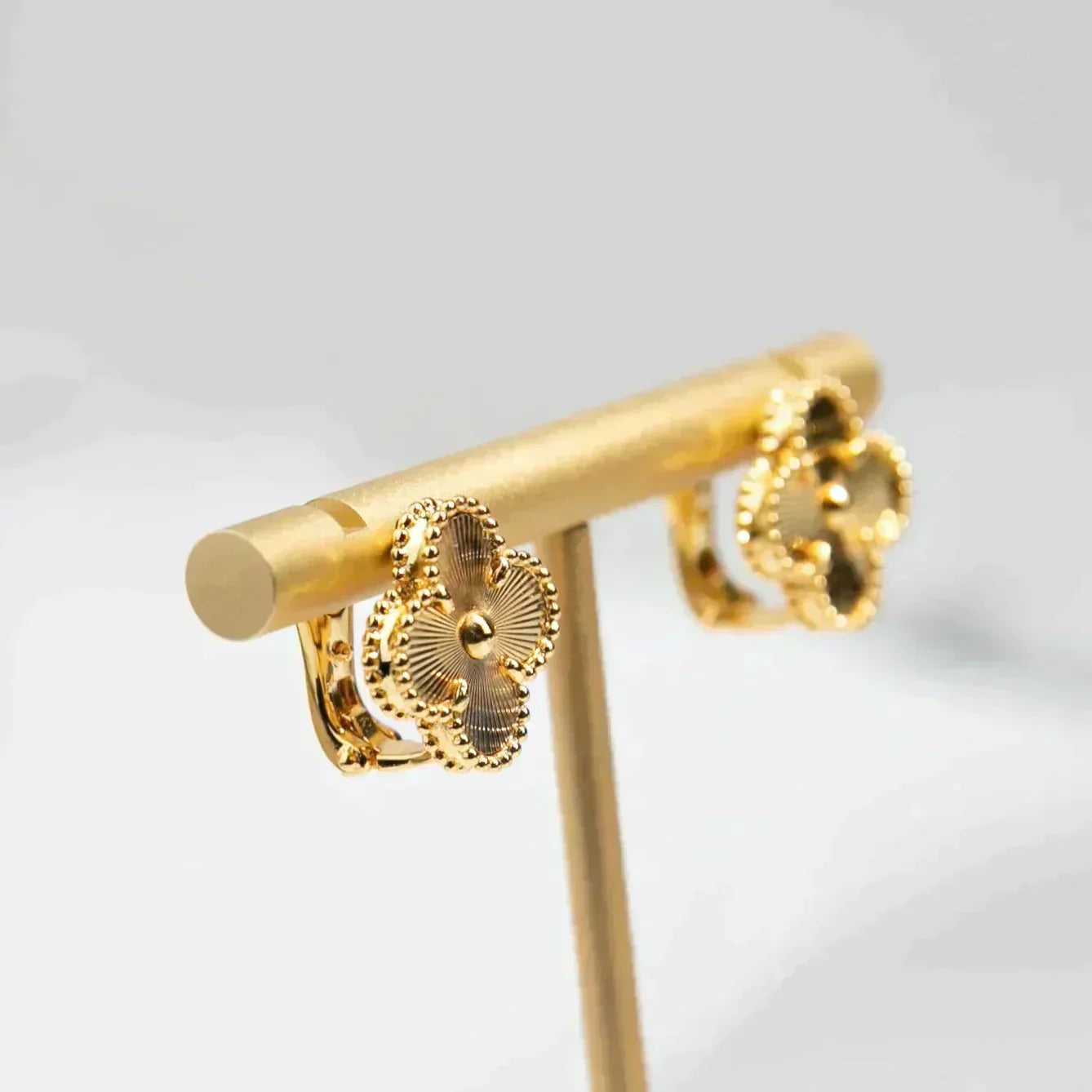 [Max Jewelry ]CLOVER MEDIUM 1 MOTIFS LASER EARRINGS