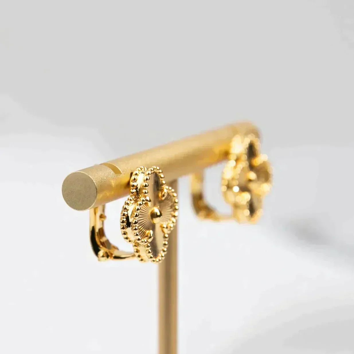 [Max Jewelry ]CLOVER MEDIUM 1 MOTIFS LASER EARRINGS