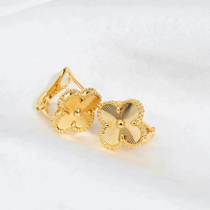 [Max Jewelry ]CLOVER MEDIUM 1 MOTIFS LASER EARRINGS