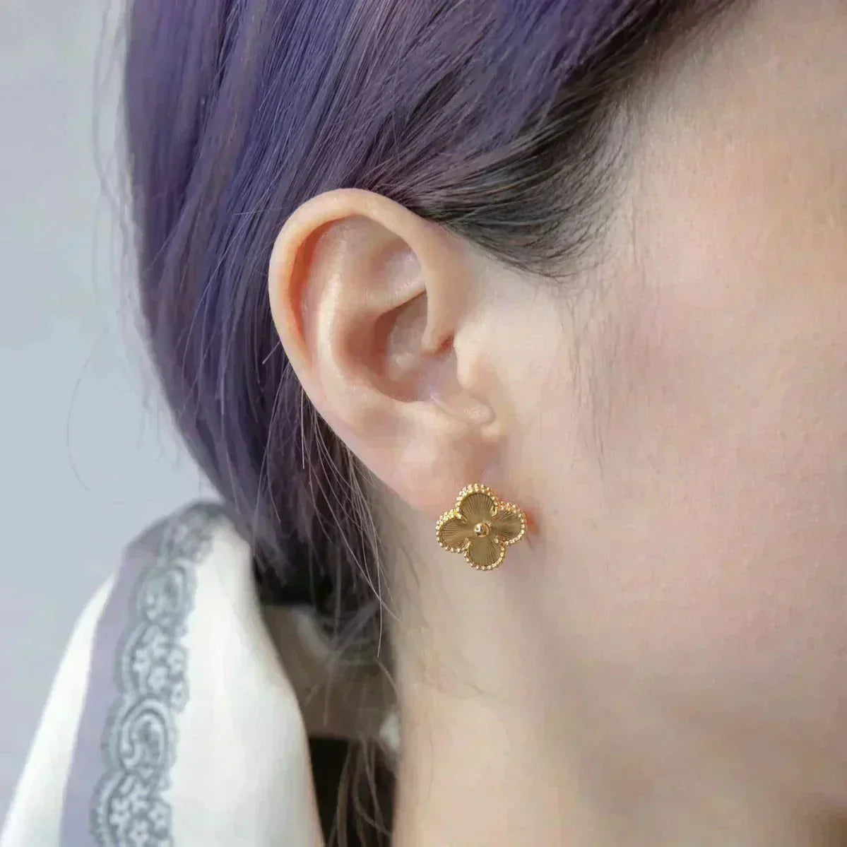[Max Jewelry ]CLOVER MEDIUM 1 MOTIFS LASER EARRINGS