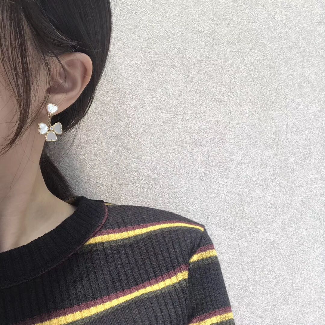 [Max Jewelry ]CLOVER SWEET WHITE MOP EARRINGS