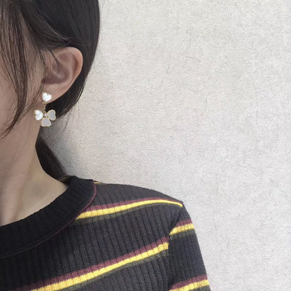 [Max Jewelry ]CLOVER SWEET WHITE MOP EARRINGS