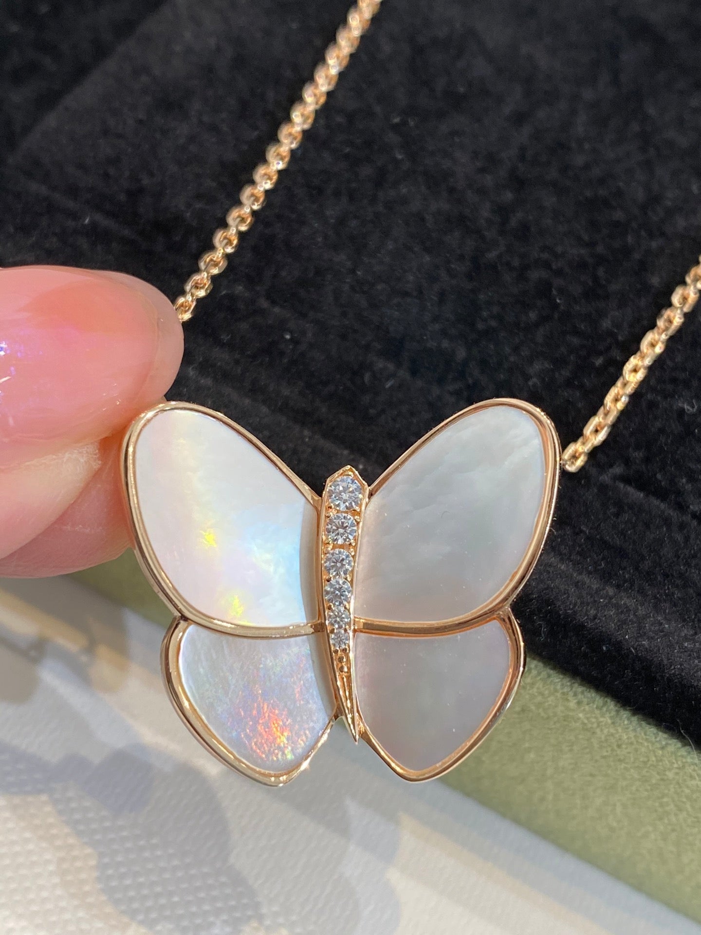 [Max Jewelry ]BUTTERFLY GOLD MOP DIAMOND NECKLACE