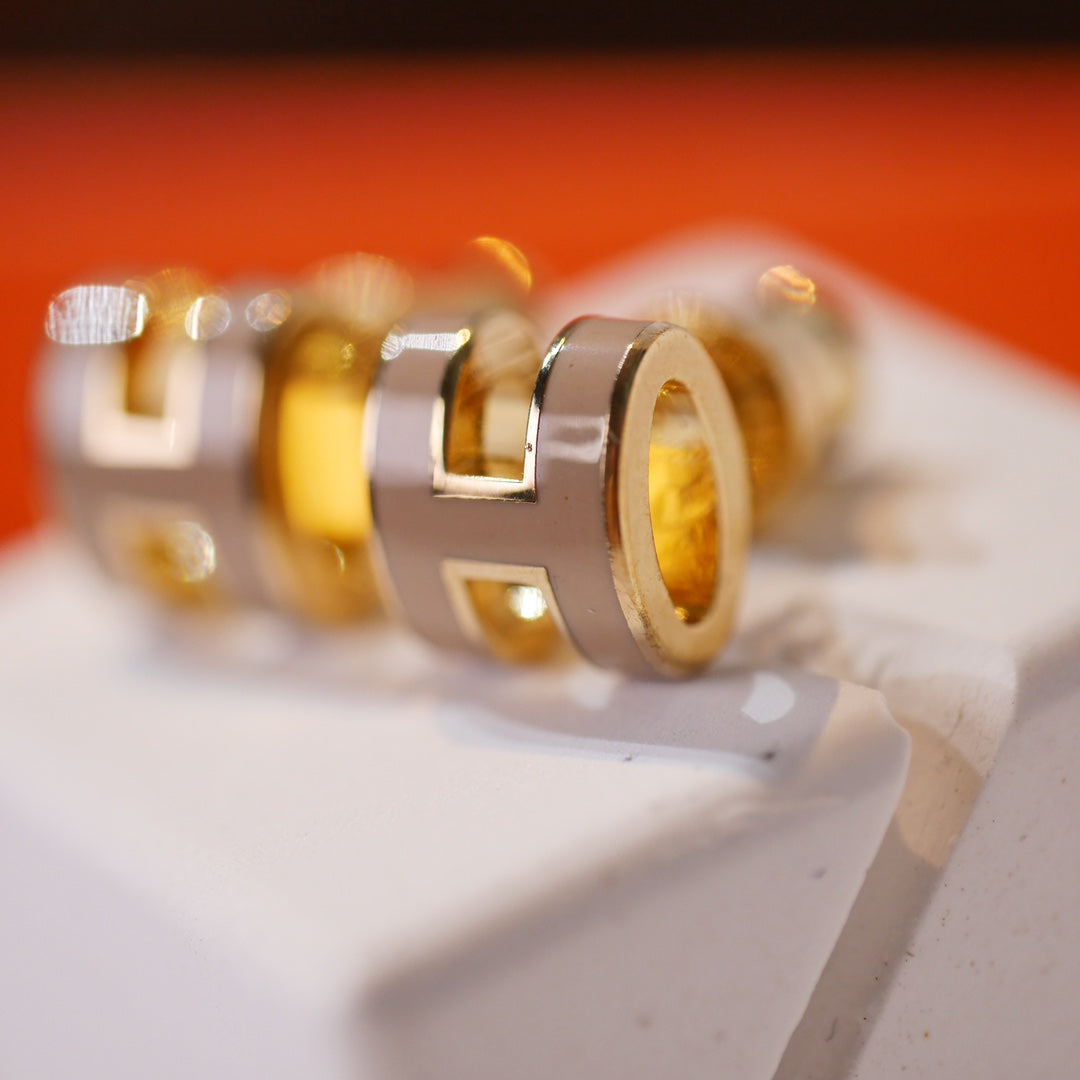 [Max Jewelry ]MINI POP H GOLD EARRINGS GREY