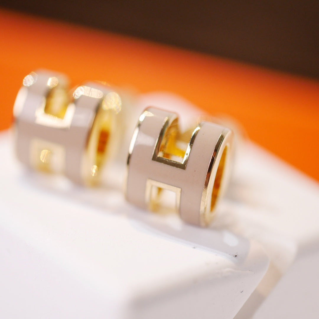 [Max Jewelry ]MINI POP H GOLD EARRINGS GREY