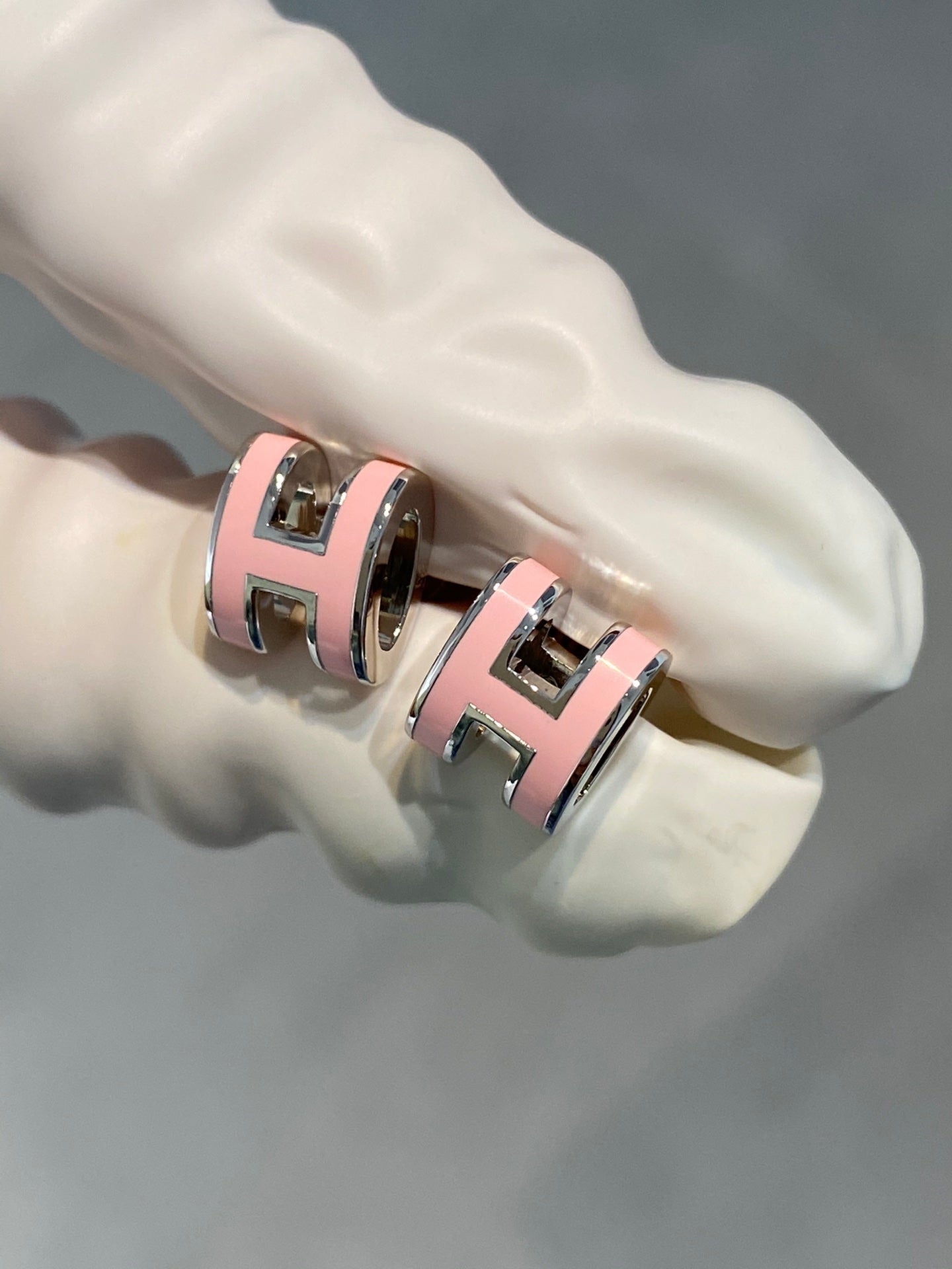 [Max Jewelry ]MINI POP H SILVER EARRINGS PINK