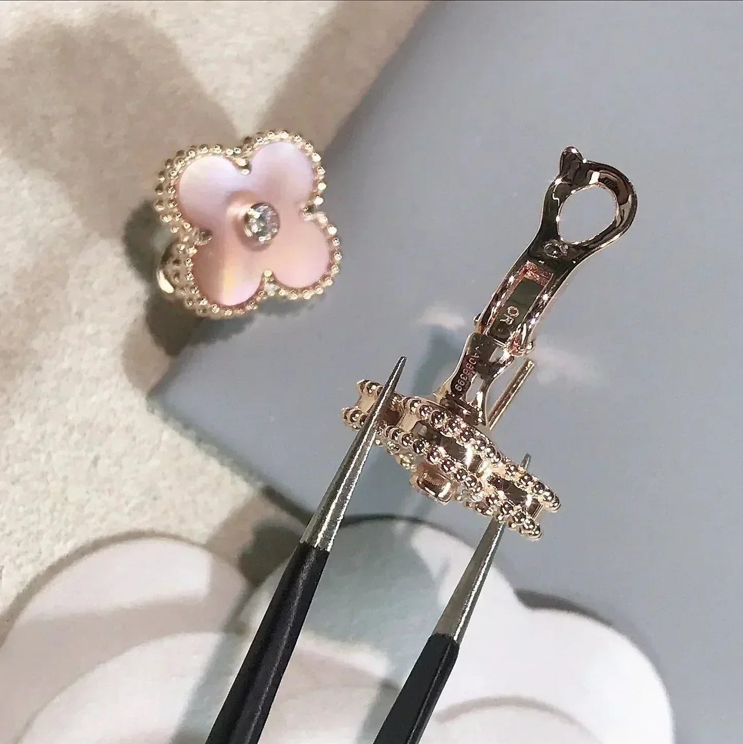 [Max Jewelry ]CLOVER MEDIUM 1 MOTIFS  PINK MOP DIAMOND EARRINGS