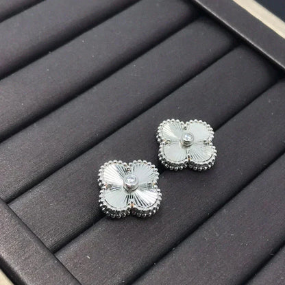 [Max Jewelry ]CLOVER MINI 9.5MM LASER EARRINGS