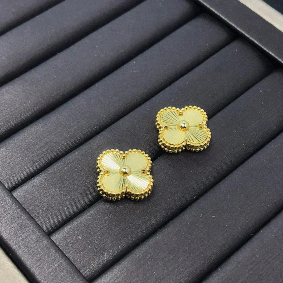 [Max Jewelry ]CLOVER MINI 9.5MM LASER EARRINGS