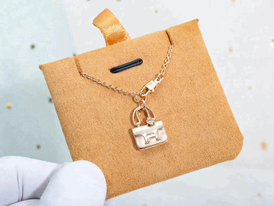 [Max Jewelry ]AMULETTE PEDANT ROSE GOLD NECKLACE