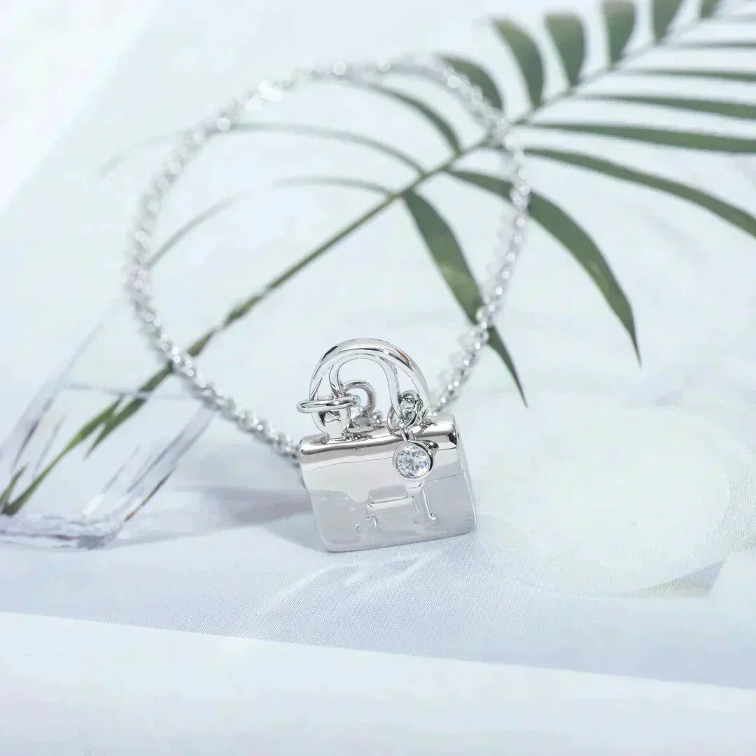 [Max Jewelry ]AMULETTE PEDANT SILVER NECKLACE