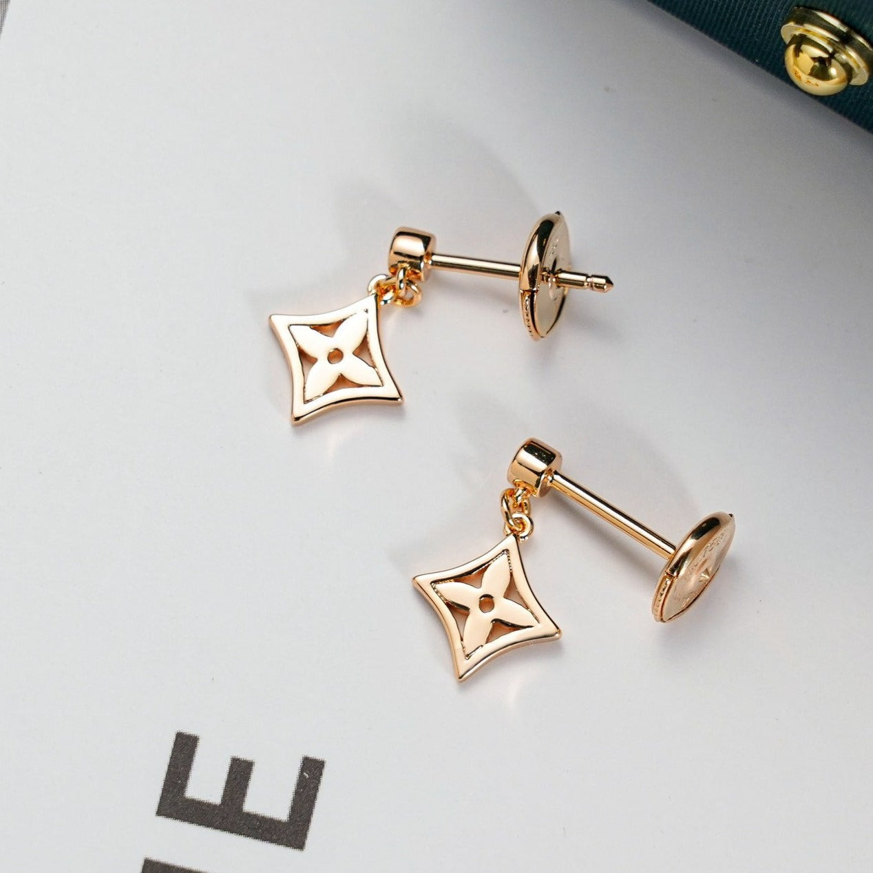 [Max Jewelry ]STAR EARRINGS GOLD