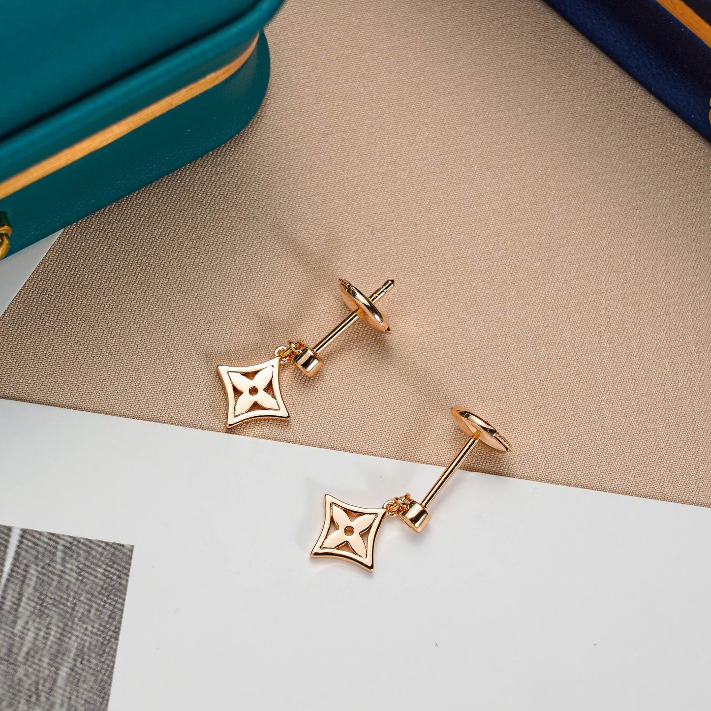 [Max Jewelry ]STAR EARRINGS GOLD