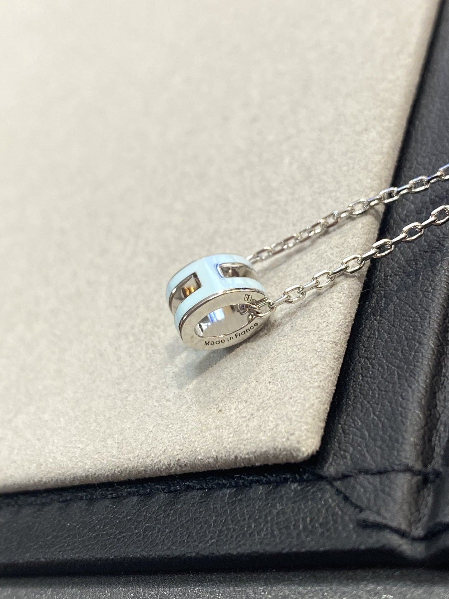 [Max Jewelry ]POP H LIGHT BLUE NECKLACE