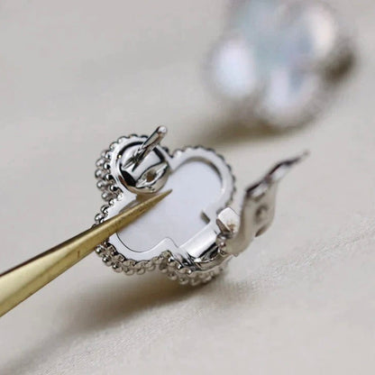 [Max Jewelry ]CLOVER MEDIUM 1 MOTIFS  WHITE MOP EARRINGS SILVER