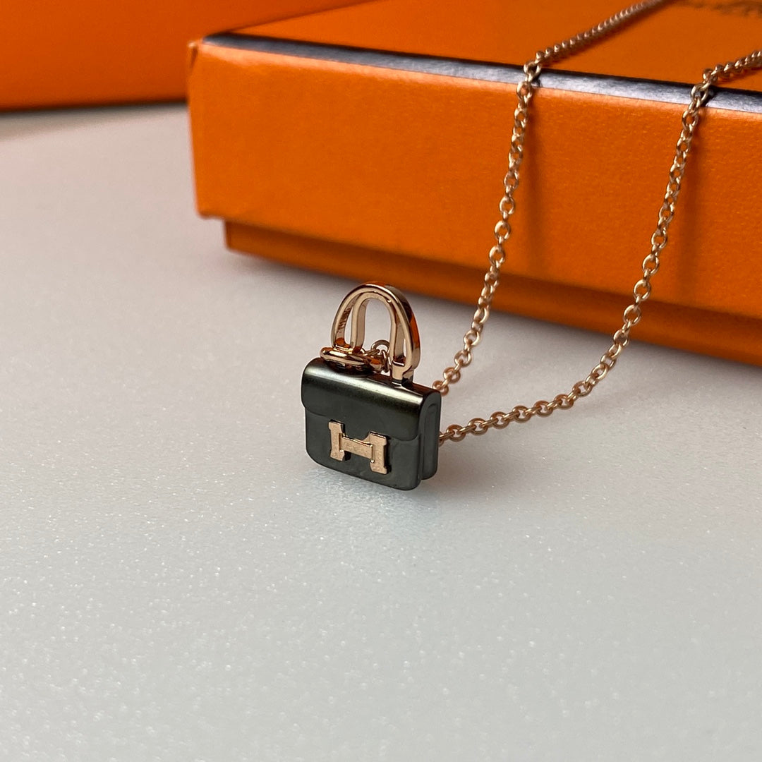 [Max Jewelry ]CONSTANCE BLACK PEDANT PINK GOLD NECKLACE