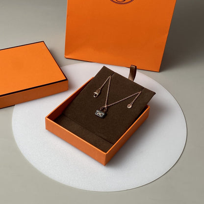 [Max Jewelry ]CONSTANCE BLACK PEDANT PINK GOLD NECKLACE
