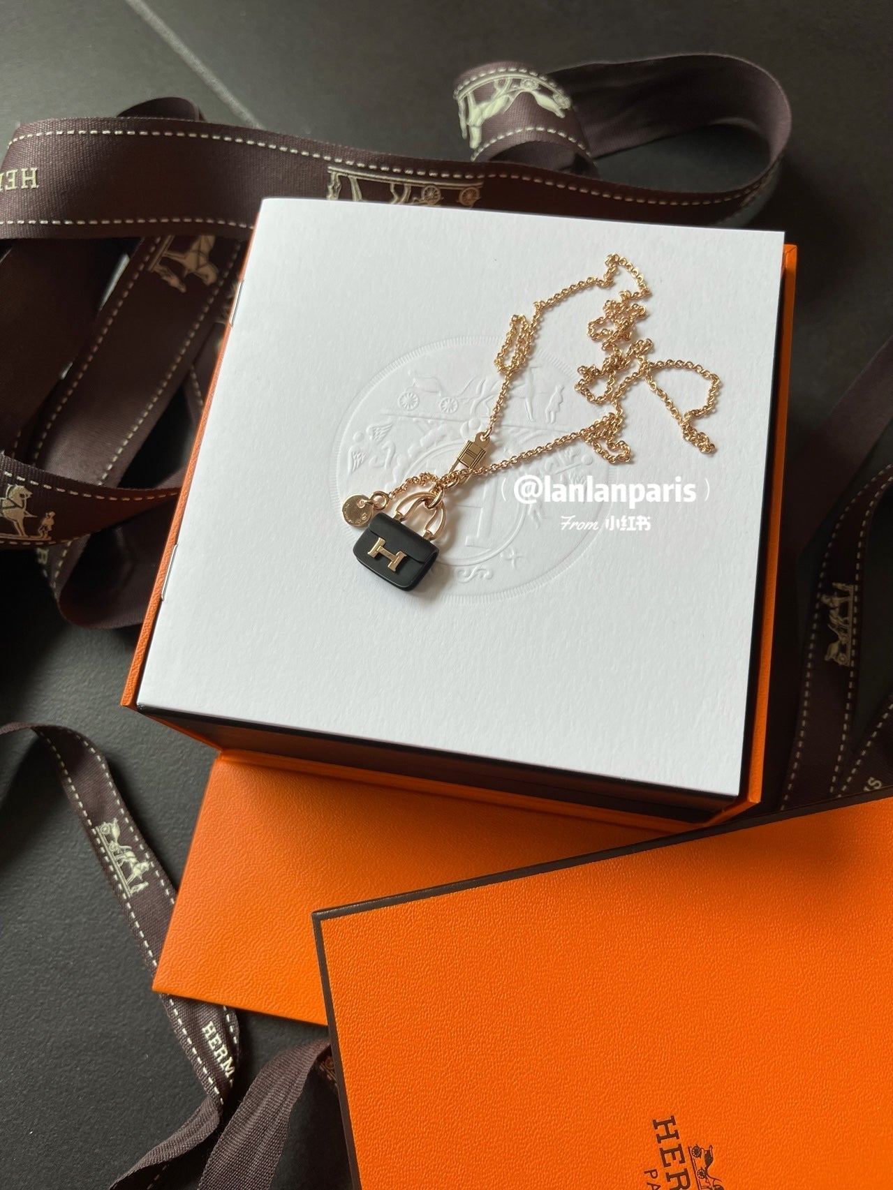 [Max Jewelry ]CONSTANCE BLACK PEDANT PINK GOLD NECKLACE