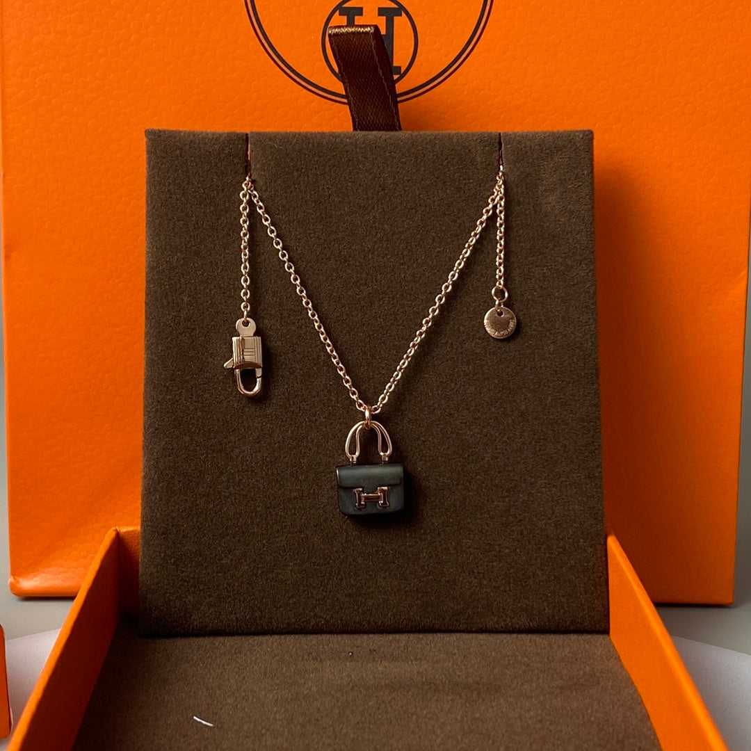 [Max Jewelry ]CONSTANCE BLACK PEDANT PINK GOLD NECKLACE