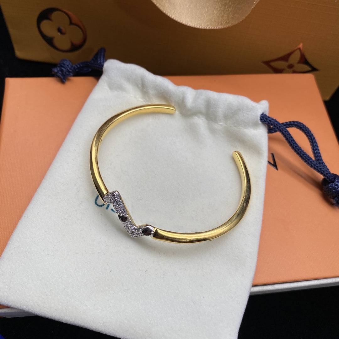 [Max Jewelry ]VOLTE UPSITE DOWN DIAMOND GOLD OPEN BRACELET