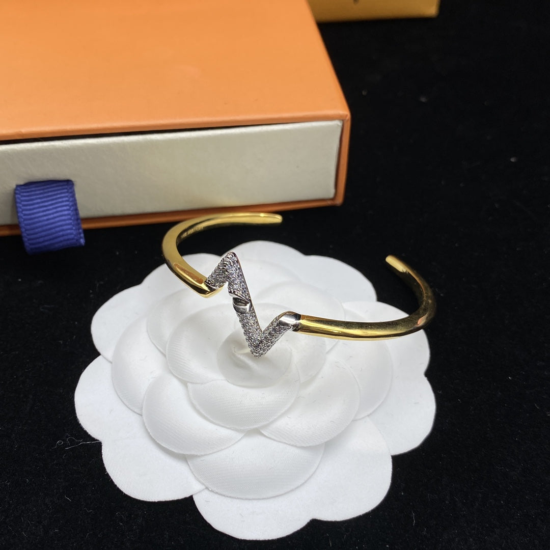 [Max Jewelry ]VOLTE UPSITE DOWN DIAMOND GOLD OPEN BRACELET