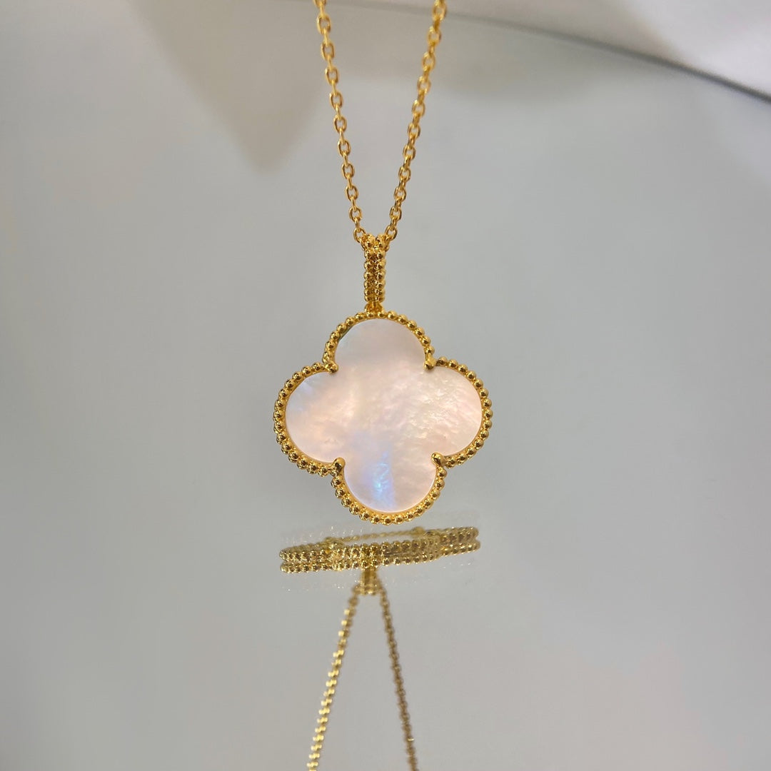 [Max Jewelry ]CLOVER 25MM MOP LARGE PENDANT NECKLACE