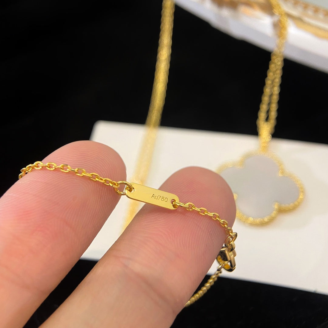 [Max Jewelry ]CLOVER 25MM MOP LARGE PENDANT NECKLACE