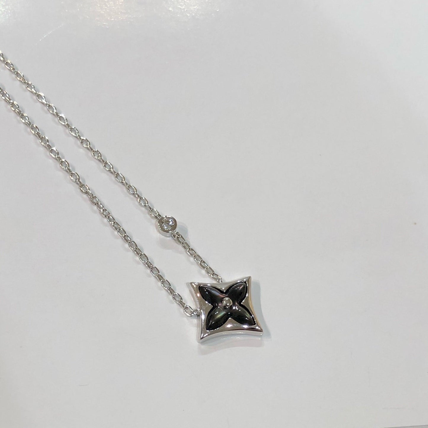 [Max Jewelry ]STAR BLACK MOP NECKLACE