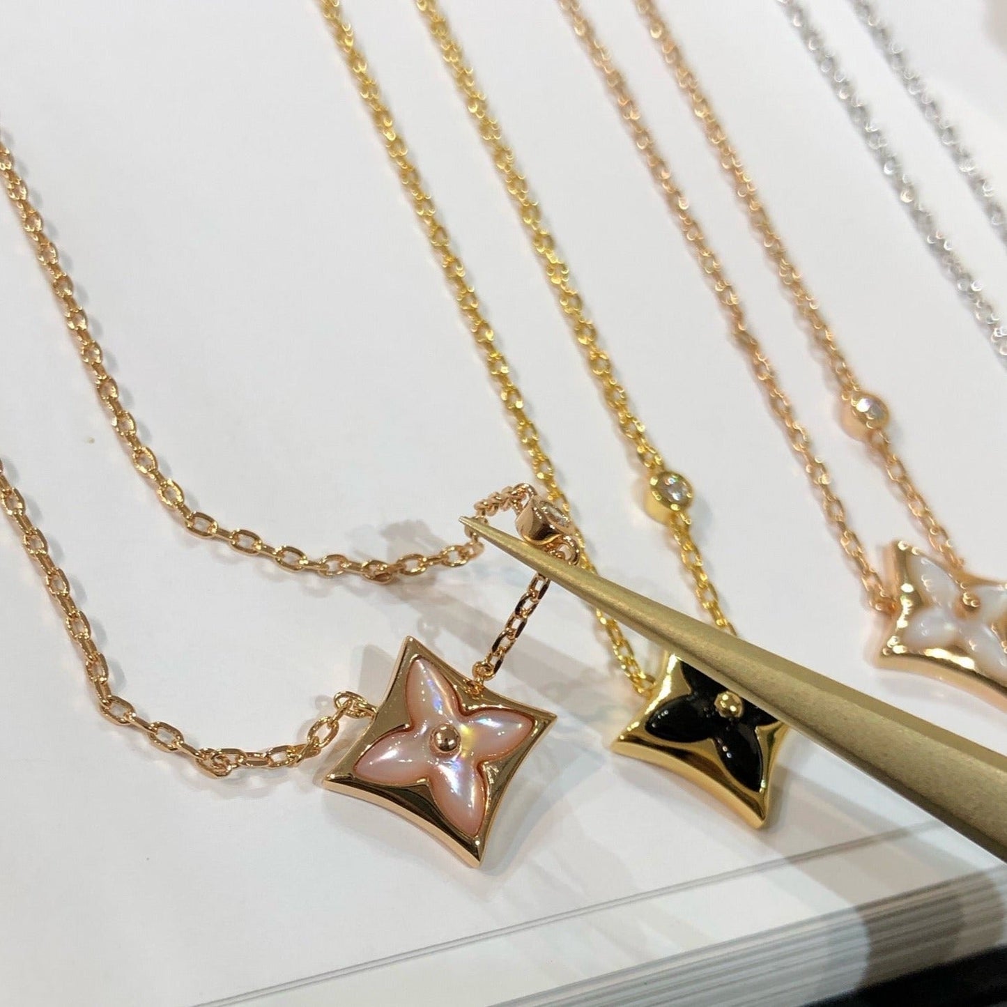 [Max Jewelry ]STAR BLACK MOP NECKLACE
