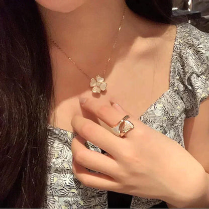 [Max Jewelry ]CLOVER MOP DIAMOND ROSE GOLD NECKLACE